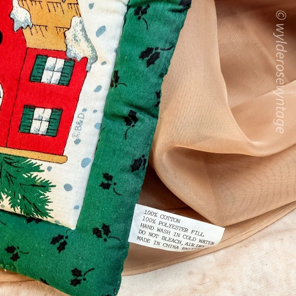 Winter‎ Themed Birdhouses in the Pines Pot Holder